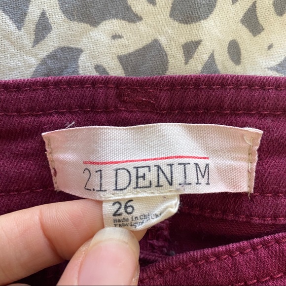 FOREVER 21 MAROON SKINNY JEANS - Picture 7 of 7